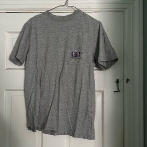 Men’s xs vineyard vines tshirt
